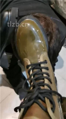 图片[3]-文文文文】开发双S艺校女神清理脏靴子