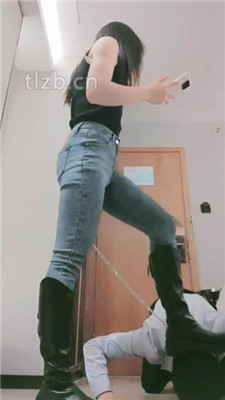 图片[5]-妮蔻】长靴脚下踩虐/胯下辱/闻臭脚臭脚丫/插嘴