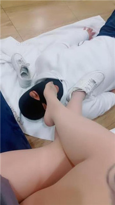 图片[5]-陈甜女帝】清理脏空军一号/臭丝袜脚捂脸