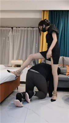 图片[2]-皮皮S】耳光/滴蜡/骑马转胯/跪舔铆钉高跟