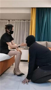 【皮皮S】耳光/滴蜡/骑马转胯/跪舔铆钉高跟_绳艺资料库