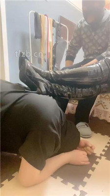 【佳琪女王】夫妻主长靴踩虐绿帽_绳艺资料库