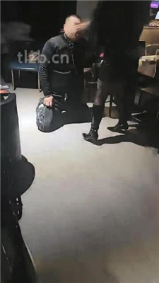 图片[4]-乐爷】KTV聚会公开处刑-长靴踩虐踢踹