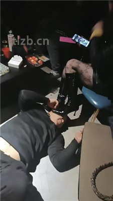 图片[7]-乐爷】KTV聚会公开处刑-长靴踩虐踢踹