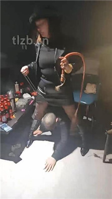 图片[10]-乐爷】KTV聚会公开处刑-长靴踩虐踢踹