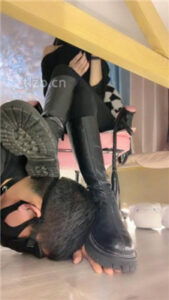 【槿一】长靴无意识碾压踩狗子_绳艺资料库