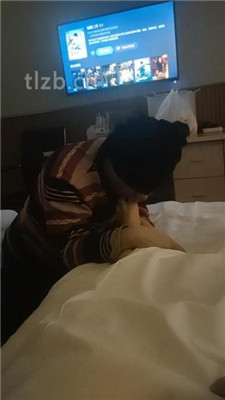 【赞拉】下跪舔素人小姐姐的臭脚_绳艺资料库