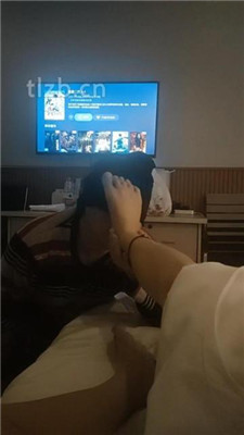 图片[5]-赞拉】下跪舔素人小姐姐的臭脚