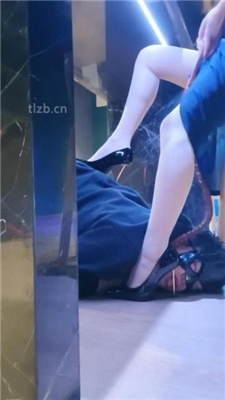 图片[7]-咩祖】肉丝脚狂舔/高跟踩狗舌/清理脚趾/臭脚捂脸