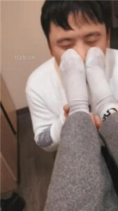 【梦熙】和男友逛街后让绿帽舔鞋袜_绳艺资料库