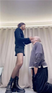 【大一诗诗】短靴黑丝白袜_绳艺资料库