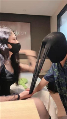 图片[5]-柒柒学姐】闻丝袜/清理脏长靴/碾压踩狗头