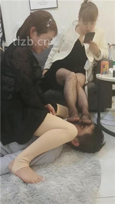 图片[11]-乐爷】双S-玩弄脚底下贱父子狗