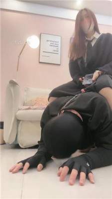 图片[5]-小软】高跟美腿碾压踩/坐脸窒息/圣水嘴洗丝袜