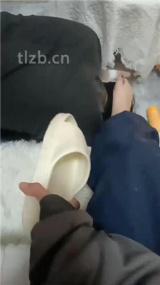 图片[7]-酱酱果】白袜裸足踩脚垫