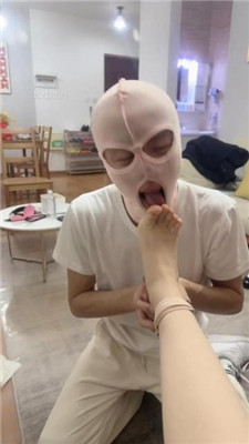 图片[11]-狗哥】桌底视角-皮鞋白袜气味控制