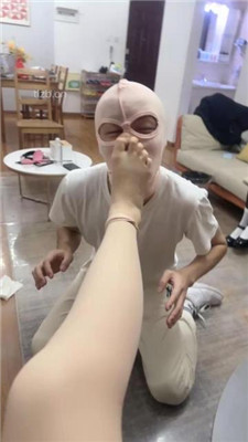 图片[19]-狗哥】桌底视角-皮鞋白袜气味控制