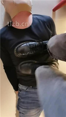 图片[7]-Welldoer】头顶鞋子/长靴白袜各种踩踏/清理脏鞋底