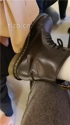 图片[11]-Welldoer】头顶鞋子/长靴白袜各种踩踏/清理脏鞋底