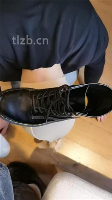 图片[14]-Welldoer】头顶鞋子/长靴白袜各种踩踏/清理脏鞋底