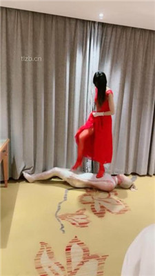 图片[15]-美娜格格】死亡游戏-保鲜膜包裹/马丁靴踩踏/花样窒息