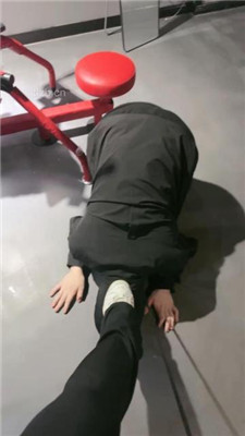 图片[3]-黑兔】严刑逼供教训犯人-舔脏老爹鞋/吊绑虐打/狗链遛狗