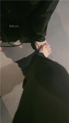 图片[20]-黑兔】严刑逼供教训犯人-舔脏老爹鞋/吊绑虐打/狗链遛狗