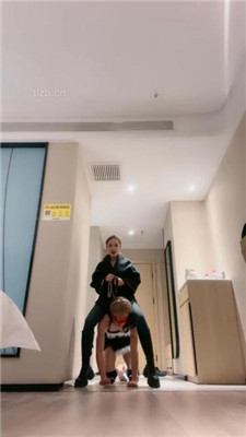 图片[2]-沐阳大小姐】狠虐CD奴-转胯骑马爬行/打手掌/耳光/裸足狂舔