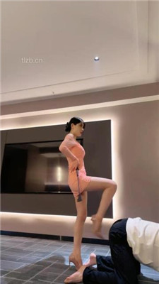 图片[2]-简一】高跟美腿踩虐/鞭打/吐口水/耳光/鞋插嘴