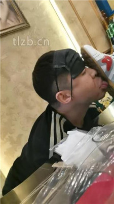 图片[3]-文文文】KTV开发双素人-舔脏鞋底/踢踹/碾压狗头/闻棉袜踩踏