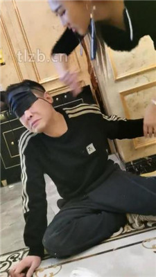 图片[4]-文文文】KTV开发双素人-舔脏鞋底/踢踹/碾压狗头/闻棉袜踩踏