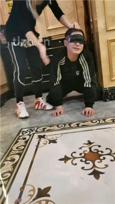 图片[7]-文文文】KTV开发双素人-舔脏鞋底/踢踹/碾压狗头/闻棉袜踩踏