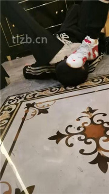 图片[8]-文文文】KTV开发双素人-舔脏鞋底/踢踹/碾压狗头/闻棉袜踩踏