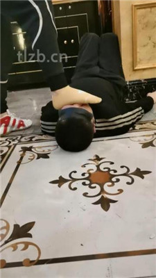 图片[9]-文文文】KTV开发双素人-舔脏鞋底/踢踹/碾压狗头/闻棉袜踩踏