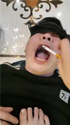 图片[11]-文文文】KTV开发双素人-舔脏鞋底/踢踹/碾压狗头/闻棉袜踩踏