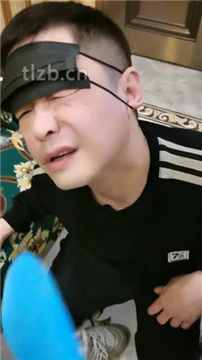 图片[16]-文文文】KTV开发双素人-舔脏鞋底/踢踹/碾压狗头/闻棉袜踩踏