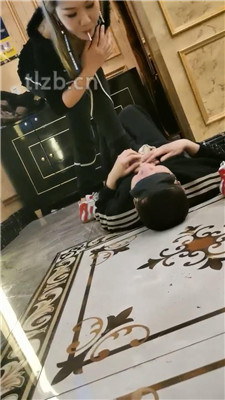 图片[19]-文文文】KTV开发双素人-舔脏鞋底/踢踹/碾压狗头/闻棉袜踩踏