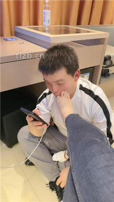 【魅儿】超臭原味白袜裸足捂脸_绳艺资料库