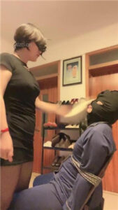 【塞拉女王】捆绑拖鞋连环抽耳光_绳艺资料库