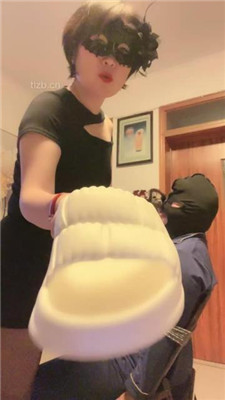 图片[2]-塞拉女王】捆绑拖鞋连环抽耳光