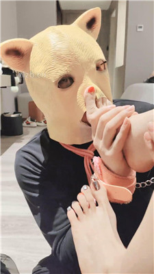 图片[9]-娜娜米】舔脏靴子玉足/脚踩喂食完整版】