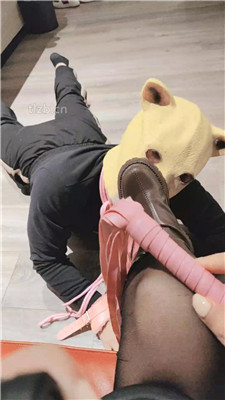 图片[10]-娜娜米】舔脏靴子玉足/脚踩喂食完整版】