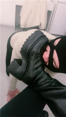 图片[11]-九莲】双S-脏鞋踩虐清理马桶/圣水泡面骑马双视角完整版】