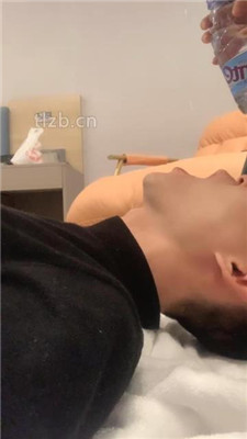 图片[2]-娩娩大魔王】绿帽前男友裸足狂舔下】