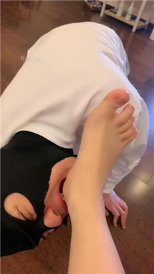 图片[20]-宝爷】掐乳/耳光/跪舔脏鞋白袜/转胯骑狗背/提档