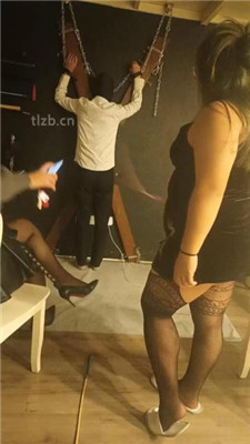 图片[2]-晏青】强制重度鞭打/骑马转胯/黑丝舔下】