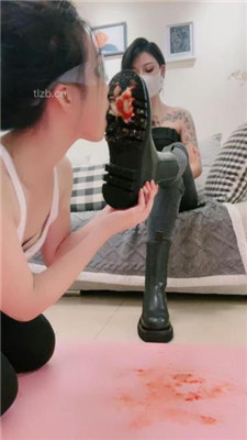 图片[7]-爱神】母畜转胯踩踏喂食/舔鞋底藤条鞭打/狗盆喝圣水完整版】