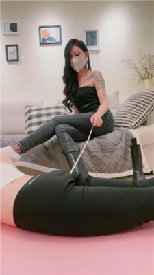 图片[14]-爱神】母畜转胯踩踏喂食/舔鞋底藤条鞭打/狗盆喝圣水完整版】