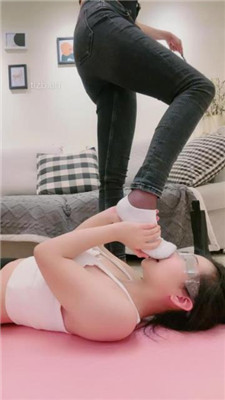 图片[18]-爱神】母畜转胯踩踏喂食/舔鞋底藤条鞭打/狗盆喝圣水完整版】