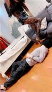 【温莎】舔口水拖鞋底/网袜踩虐【完整版】_绳艺资料库